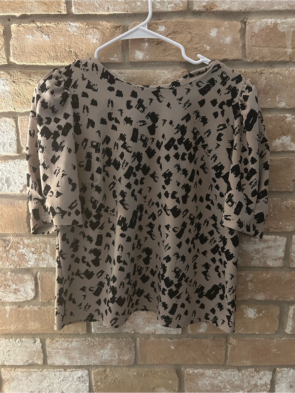 MELLODAY Taupe Top with Black Abstract Spot Print. Size Medium